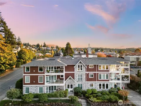 658 Glen St #302, Edmonds, WA 98020