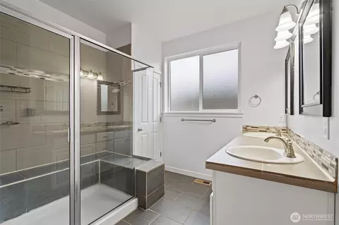 Bath - 254 Parkside Loop, Chehalis, WA 98532 photo 2 of 5