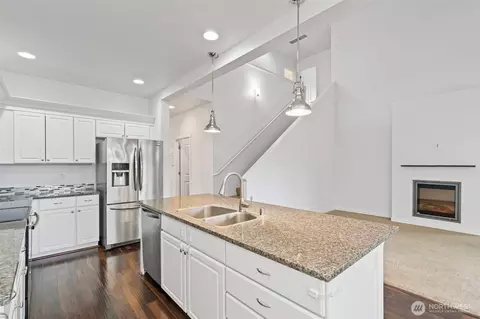 Kitchen - 254 Parkside Loop, Chehalis, WA 98532 photo 2 of 2