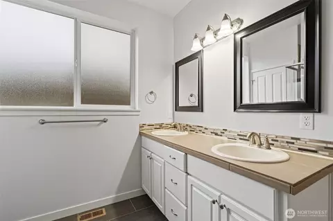 Bath - 254 Parkside Loop, Chehalis, WA 98532 photo 3 of 5