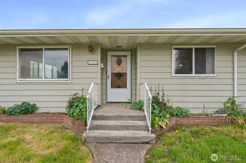 404 Eleventh St, Raymond, WA 98577