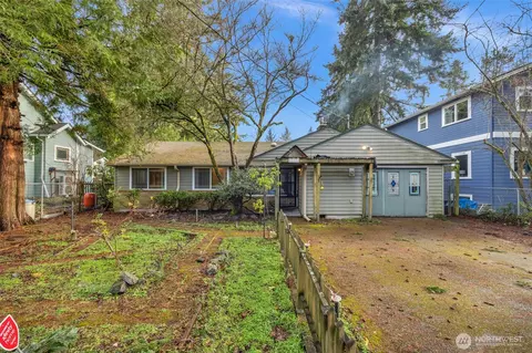 11532 19th Ave NE, Seattle, WA 98125