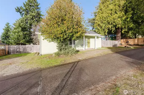 1104 E 31st St, Bremerton, WA 98310 photo 2