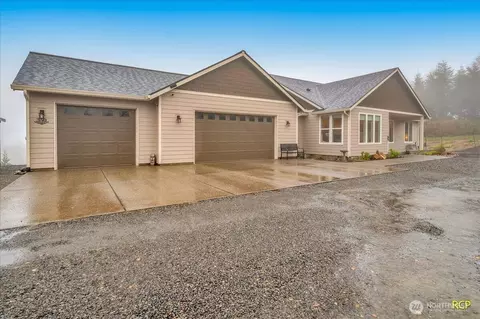 350 Powder Hill Dr, Kalama, WA 98625