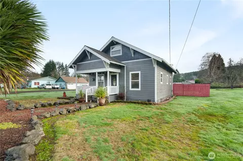 755 Willapa Second St, Raymond, WA 98577 photo 2