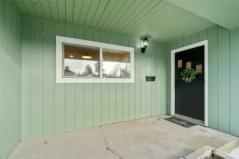 Exterior - 8 Trinity Pl, Cosmopolis, WA 98537 photo 2 of 6