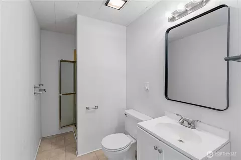 Bath - 8 Trinity Pl, Cosmopolis, WA 98537 photo 4 of 4