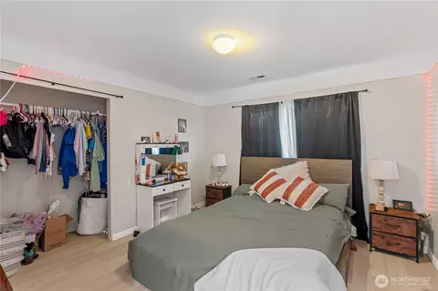 Bedroom - 8 Trinity Pl, Cosmopolis, WA 98537 photo 1 of 4