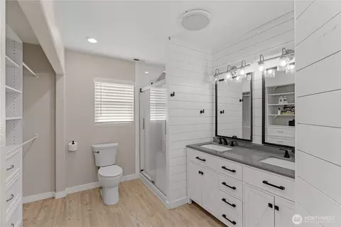 Bath - 8 Trinity Pl, Cosmopolis, WA 98537 photo 2 of 4