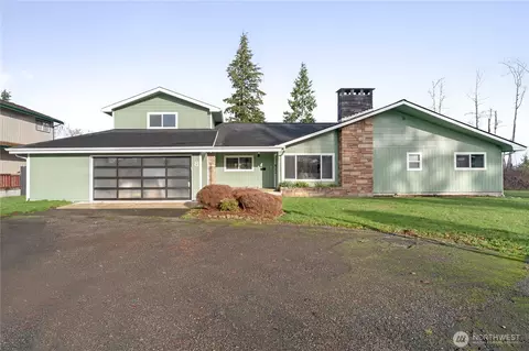 8 Trinity Pl, Cosmopolis, WA 98537