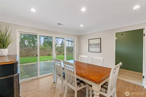 Dining - 8 Trinity Pl, Cosmopolis, WA 98537 photo 2 of 2