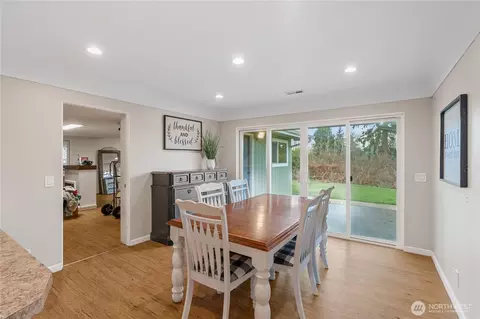 Dining - 8 Trinity Pl, Cosmopolis, WA 98537 photo 1 of 2