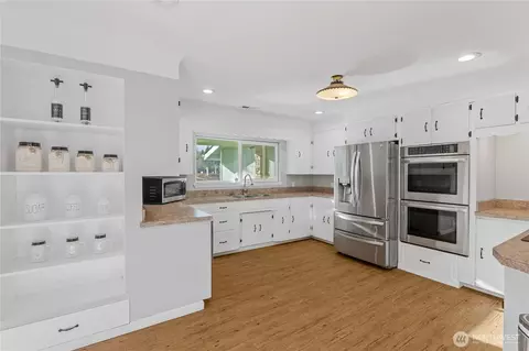 Kitchen - 8 Trinity Pl, Cosmopolis, WA 98537 photo 1 of 5