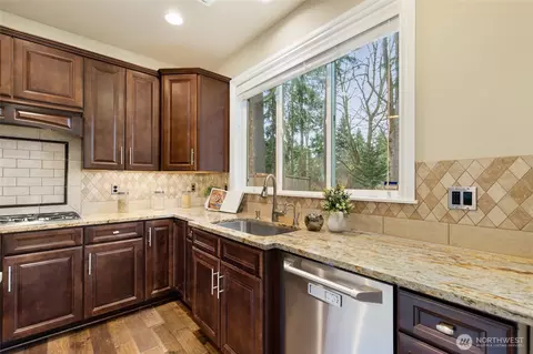 Kitchen - 20326 126th Ave NE, Bothell, WA 98011 photo 2 of 3