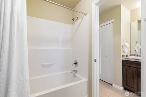 Bath - 20326 126th Ave NE, Bothell, WA 98011 photo 5 of 6