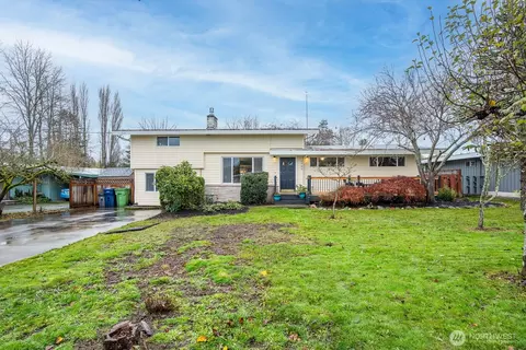 1705 36th St, Anacortes, WA 98221