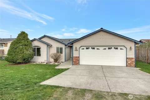 1529 Thompson Dr, Camano Island, WA 98282