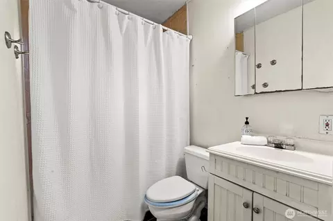 Bath - 1715 Mcdougall Ave, Everett, WA 98201 photo 1 of 1