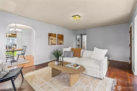 Living - 1715 Mcdougall Ave, Everett, WA 98201 photo 2 of 3
