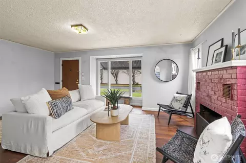 Living - 1715 Mcdougall Ave, Everett, WA 98201 photo 1 of 3