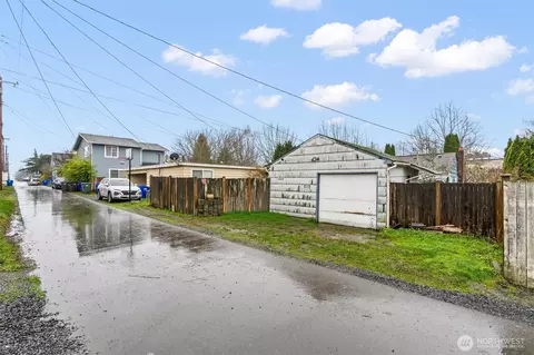 Exterior - 1715 Mcdougall Ave, Everett, WA 98201 photo 5 of 5