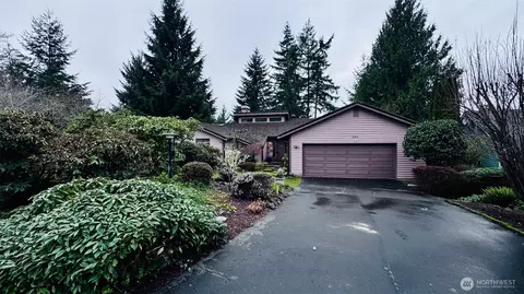 350 E Fairway Dr, Allyn, WA 98524