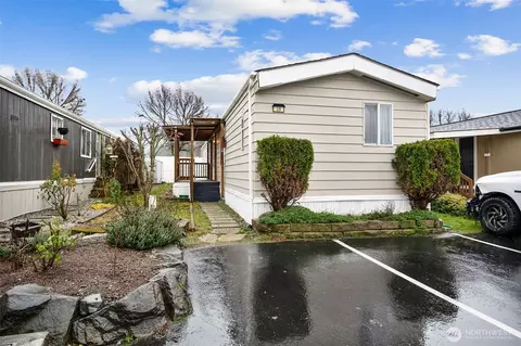 210 37th St SE #25, Auburn, WA 98002