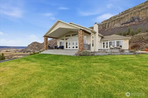 19994 Coulee View Rd, Electric City, WA 99123