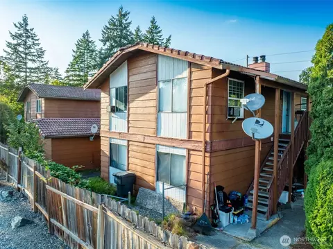 718 10th St SE, Puyallup, WA 98372