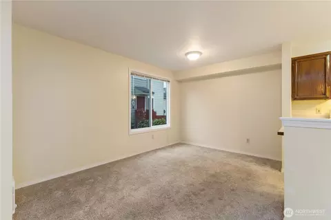 Living - 2902 13th St #3A, Everett, WA 98201 photo 5 of 9