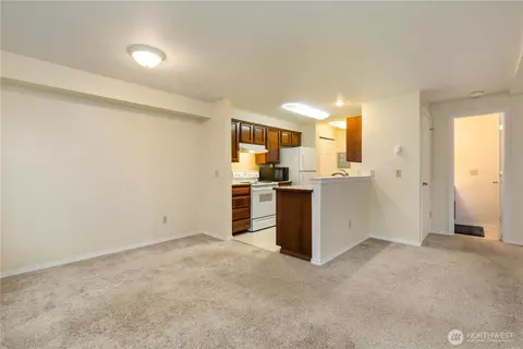 Living - 2902 13th St #3A, Everett, WA 98201 photo 4 of 9