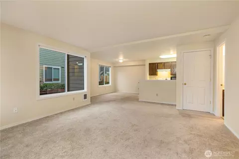 Living - 2902 13th St #3A, Everett, WA 98201 photo 9 of 9