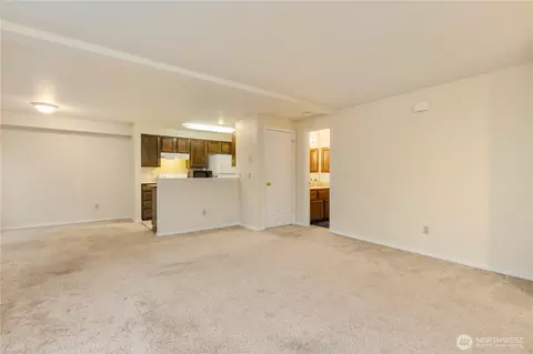 Living - 2902 13th St #3A, Everett, WA 98201 photo 7 of 9