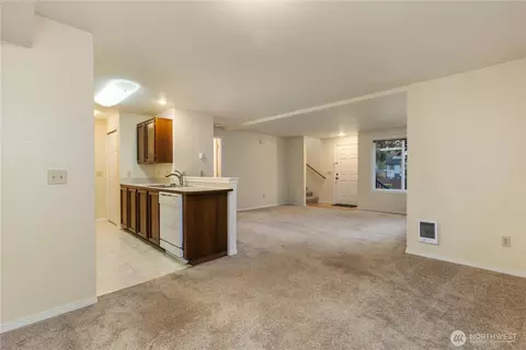 Living - 2902 13th St #3A, Everett, WA 98201 photo 3 of 9