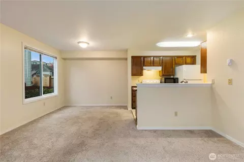 Living - 2902 13th St #3A, Everett, WA 98201 photo 8 of 9