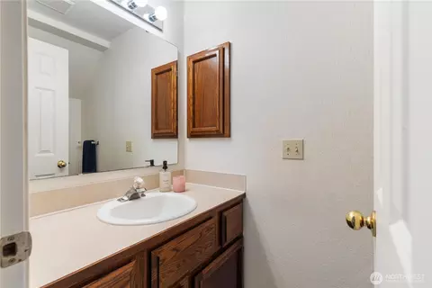 Bath - 2902 13th St #3A, Everett, WA 98201 photo 1 of 1