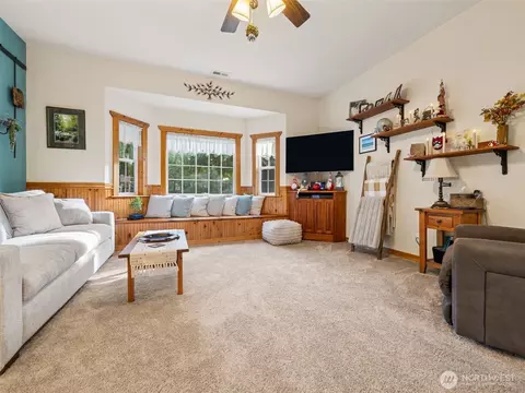 Living - 27114 SE Mud Mountain Rd, Enumclaw, WA 98022 photo 5 of 5