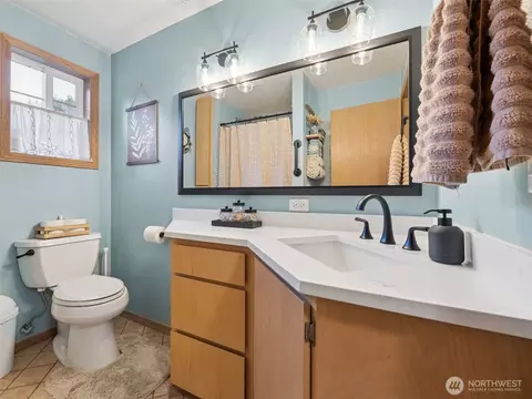 Bath - 27114 SE Mud Mountain Rd, Enumclaw, WA 98022 photo 1 of 2