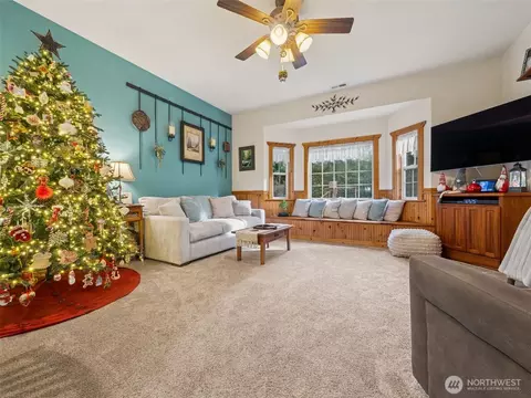 Living - 27114 SE Mud Mountain Rd, Enumclaw, WA 98022 photo 4 of 5
