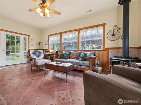 Living - 27114 SE Mud Mountain Rd, Enumclaw, WA 98022 photo 2 of 5