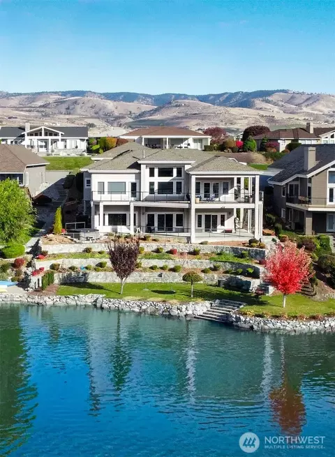 230 Manson View Dr, Manson, WA 98831