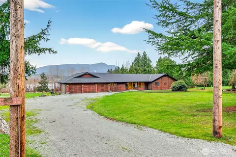 13711 Trumpeter Ln, Mount Vernon, WA 98273