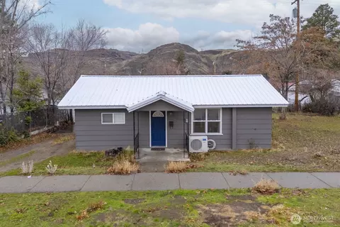 606 Spruce St, Coulee Dam, WA 99116
