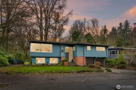 2051 NE 97th St, Seattle, WA 98115