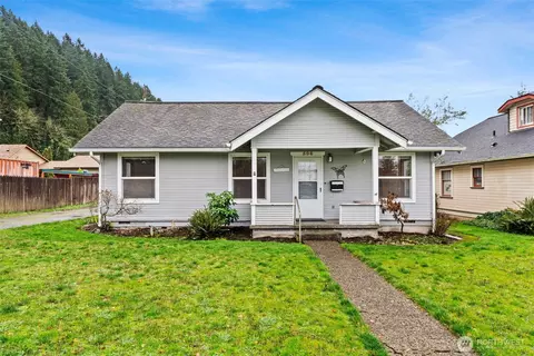 506 E Locust St, Centralia, WA 98531