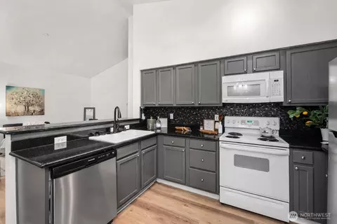 Kitchen - 5809 Highway Pl #B301, Everett, WA 98203 photo 4 of 4