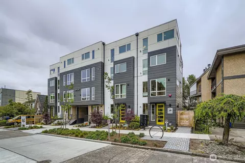 511 Howe St #A, Seattle, WA 98109