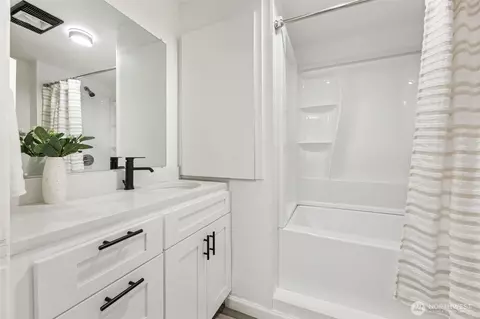 Bath - 1849 Loraine St, Enumclaw, WA 98022 photo 1 of 1