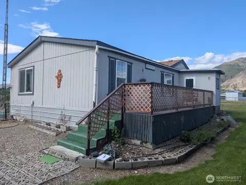 12 Moonlight Dr, Oroville, WA 98844