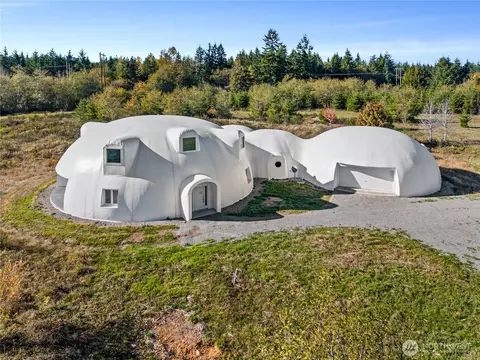 15115 Labrador Ln SW, Rochester, WA 98579
